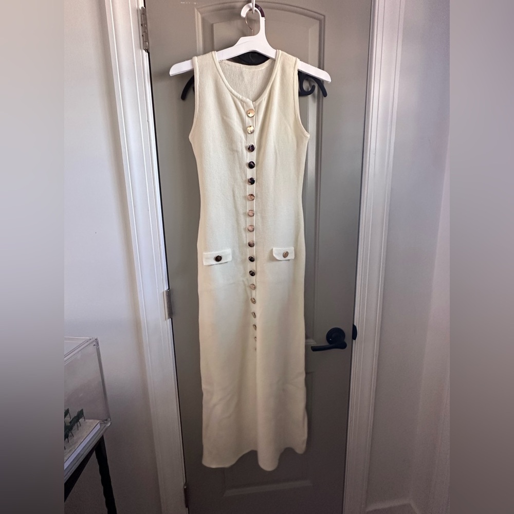 Elegant Cream Sleeveless Button-Down Dress